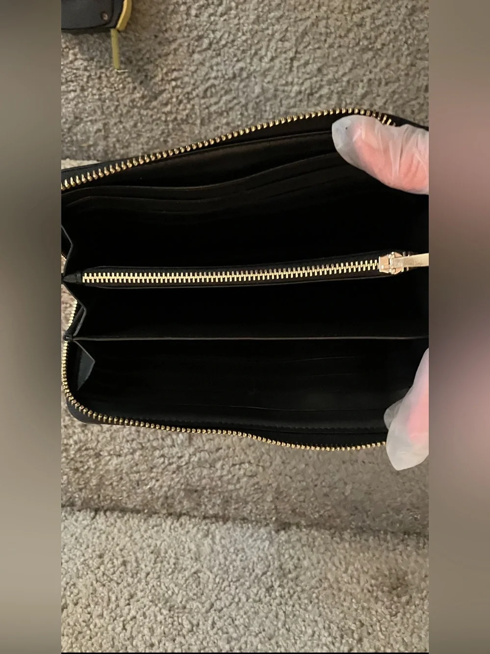 SPOTLESS & IN EXCELLENT CONDITION!COACH SIGNATURE  ZIP AROUND WALLET CLUTCH